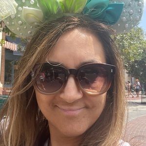 Meet your Posher, Jeni